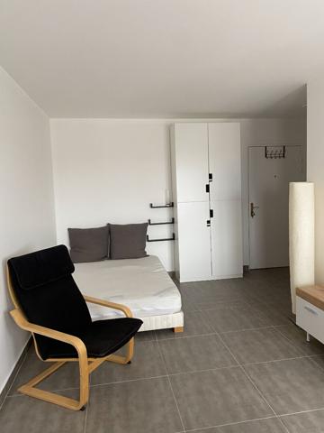 MAGNIFIQUE Studio de 26,50 m² en dernier étage, à 1 mn du RER