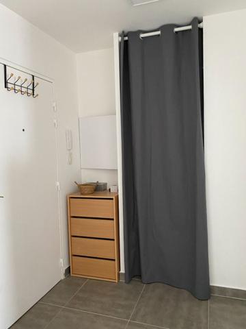 MAGNIFIQUE Studio de 26,50 m² en dernier étage, à 1 mn du RER