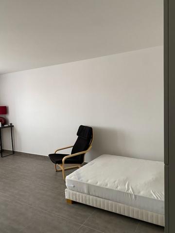 MAGNIFIQUE Studio de 26,50 m² en dernier étage, à 1 mn du RER