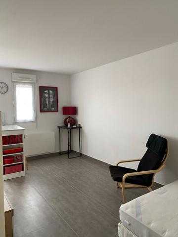 MAGNIFIQUE Studio de 26,50 m² en dernier étage, à 1 mn du RER