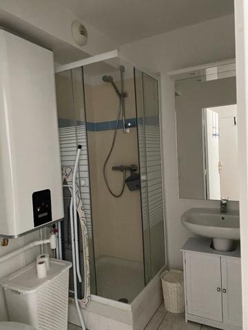 MAGNIFIQUE Studio de 26,50 m² en dernier étage, à 1 mn du RER