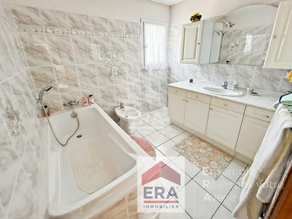 Nouveauté Maison rare à vendre à Saint Cyprien Plage - 3 faces -4 pièces, piscine, garage, T2 independant