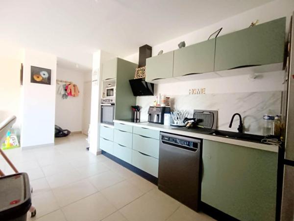 Appartement Miramas 3 pièce(s) avec TERRASSE et Place de parking couverte