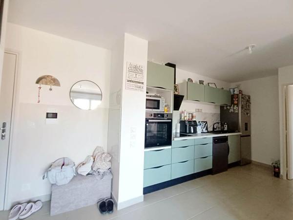 Appartement Miramas 3 pièce(s) avec TERRASSE et Place de parking couverte