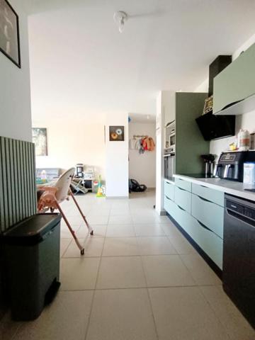 Appartement Miramas 3 pièce(s) avec TERRASSE et Place de parking couverte