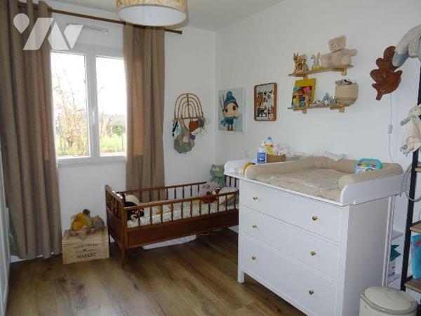 A 2 minutes du centre ville de Chauvigny, Belle maison neuve en parfait état offrant: une belle...