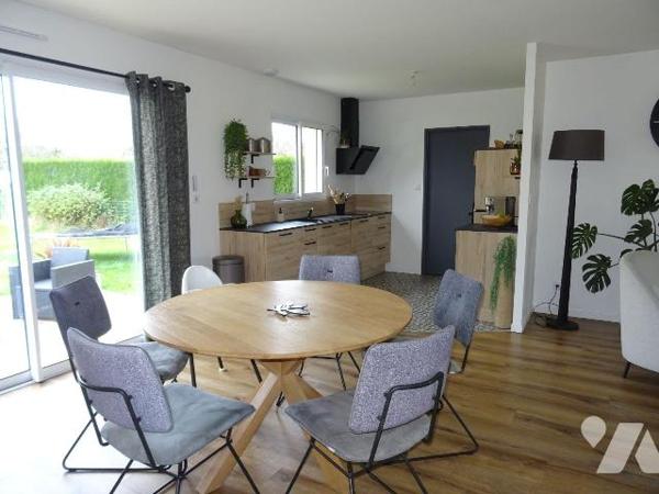 A 2 minutes du centre ville de Chauvigny, Belle maison neuve en parfait état offrant: une belle...