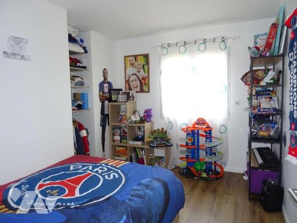 A 2 minutes du centre ville de Chauvigny, Belle maison neuve en parfait état offrant: une belle...