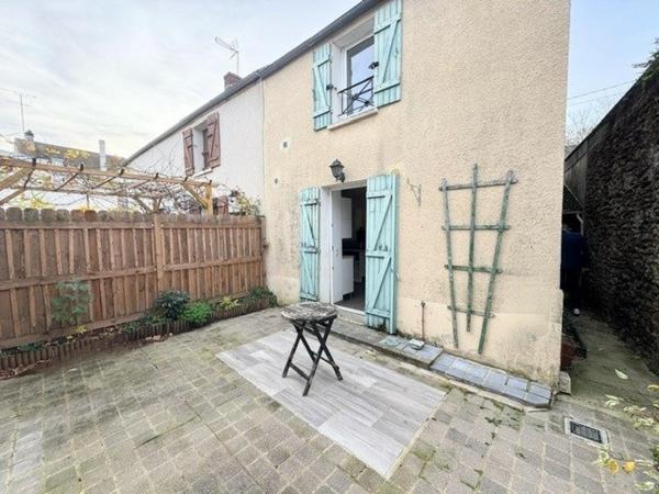 CHARMANTE MAISON DE VILLE  AVEC SA TERRASSE SANS A VIS VIS