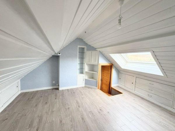 CHARMANTE MAISON DE VILLE  AVEC SA TERRASSE SANS A VIS VIS