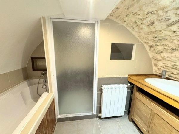 CHARMANTE MAISON DE VILLE  AVEC SA TERRASSE SANS A VIS VIS