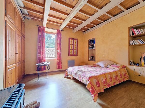 Maison de caractère rénovée avec jardin, atelier et châtaigneraie – Avène (34260)