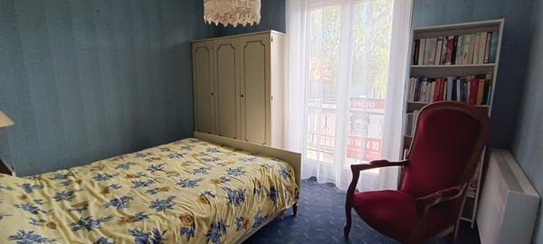 Maison des années 70 avec fort potentiel sur sous-sol complet et beau jardin !
