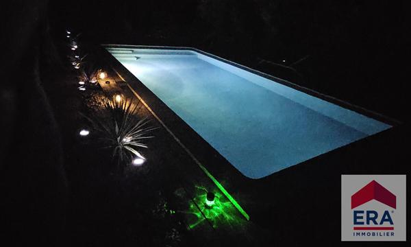 Villa récente avec piscine à Mondragon