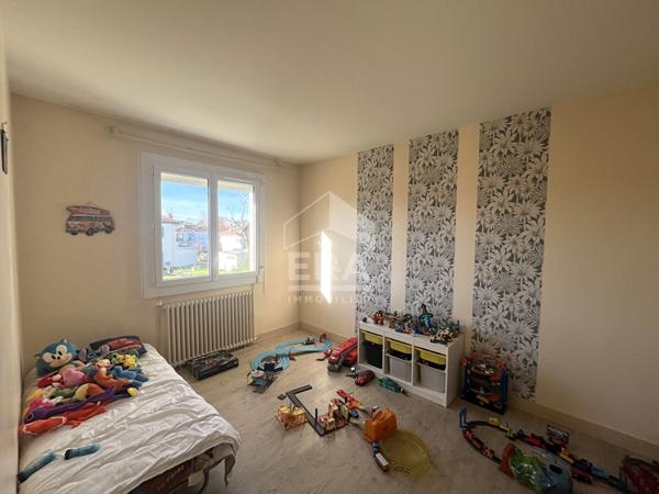 Maison Pineuilh 6 pièce(s) 3 chambres 146 m2 habitables