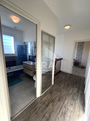 Maison Pineuilh 6 pièce(s) 3 chambres 146 m2 habitables