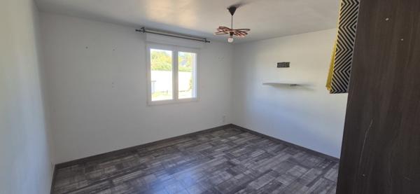 Maison à louer 1 180 € CC Beaumont-Louestault 6 p 106 m² DPE D