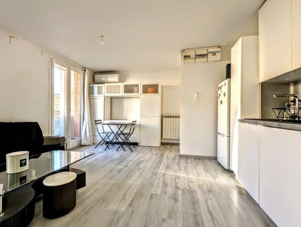 T2 vendu meublé avec balcon et cave, idéal investisseur