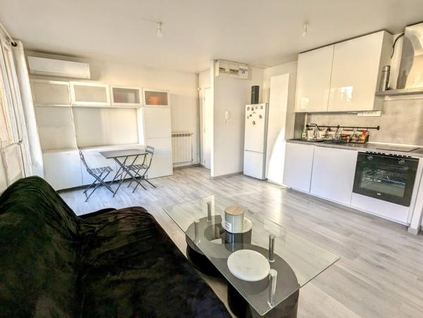 T2 vendu meublé avec balcon et cave, idéal investisseur