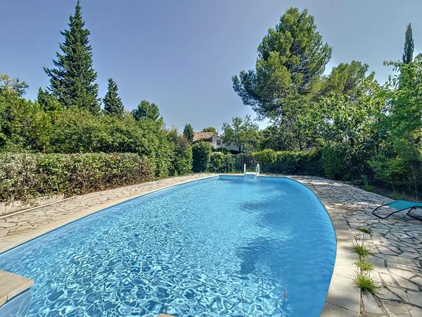 Villa familiale 6 pièces – Piscine, véranda, atelier et double garage
