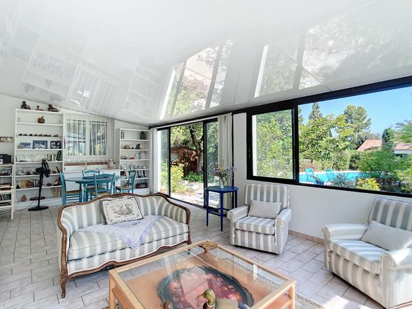 Villa familiale 6 pièces – Piscine, véranda, atelier et double garage
