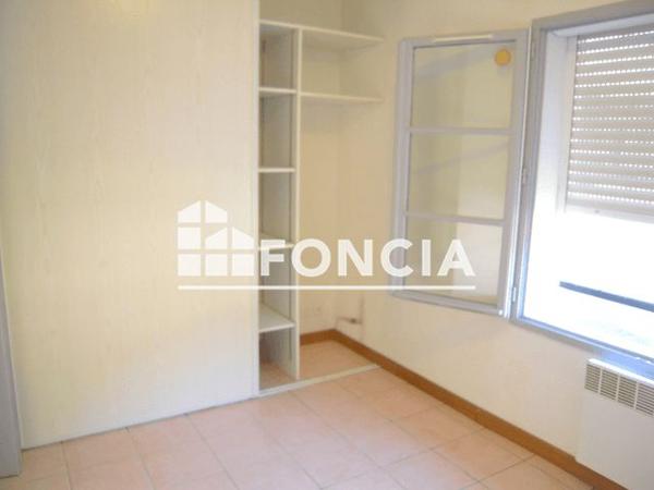 Location Appartement 2 pièces 60 m² - 12 PLACE DU CHATEAU Saramon 32450