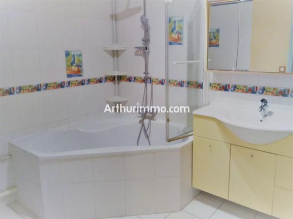 Location                                                      Appartement
                        
                     4 pièces                      84 m2                     à Lons-le-Saunier