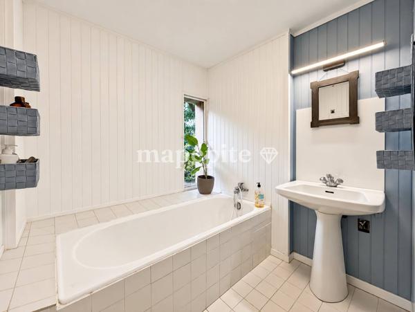 Maison
         5 pièces
        - 187 m² Exclusivité 649 000 € *