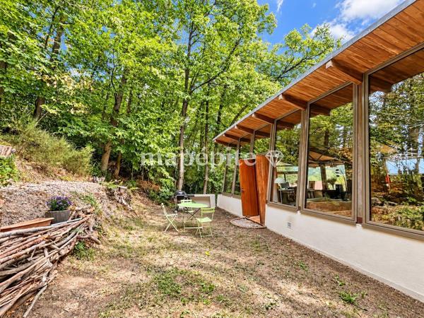 Maison
         5 pièces
        - 187 m² Exclusivité 649 000 € *