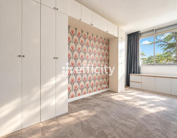 Appartement
         4 pièces
        - 94 m² 649 000 € *