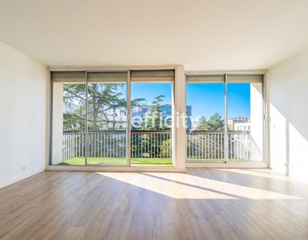 Appartement
         4 pièces
        - 94 m² 649 000 € *