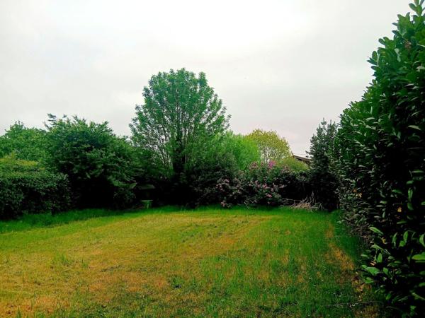 Echoppe en pierre dans quartier recherché avec grand jardin exposé sud