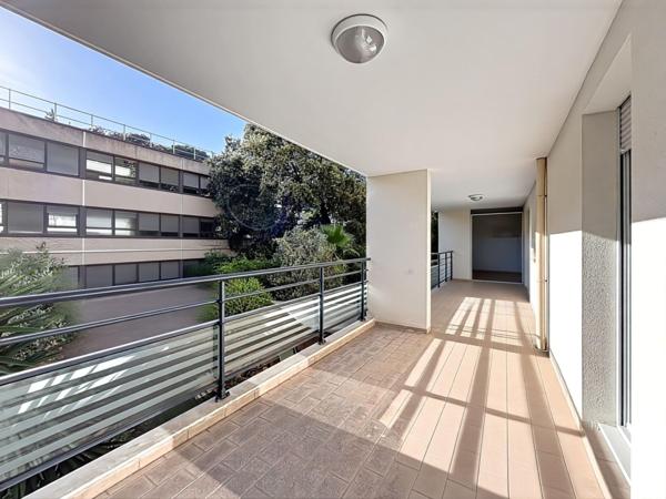 Marseille 8ème Perier -type 3 - terrasse de 28m2-