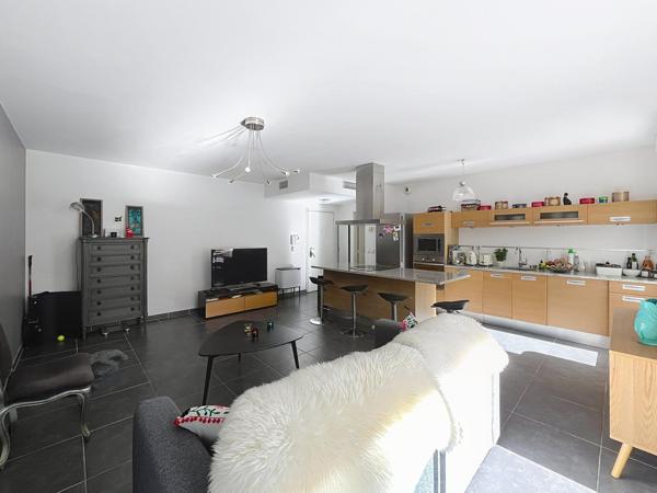 Marseille 8ème Perier -type 3 - terrasse de 28m2-