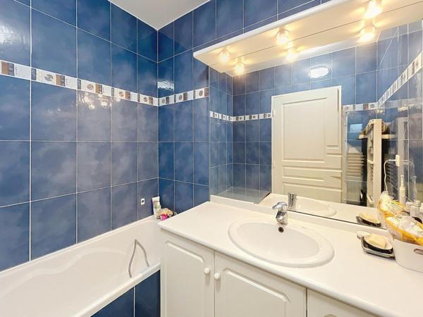 Marseille 8ème Perier -type 3 - terrasse de 28m2-