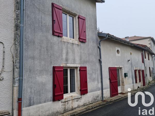 Maison de village 5 pièces de 152 m² à Blanzay (86400)