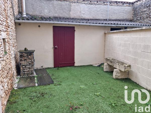 Maison de village 5 pièces de 152 m² à Blanzay (86400)