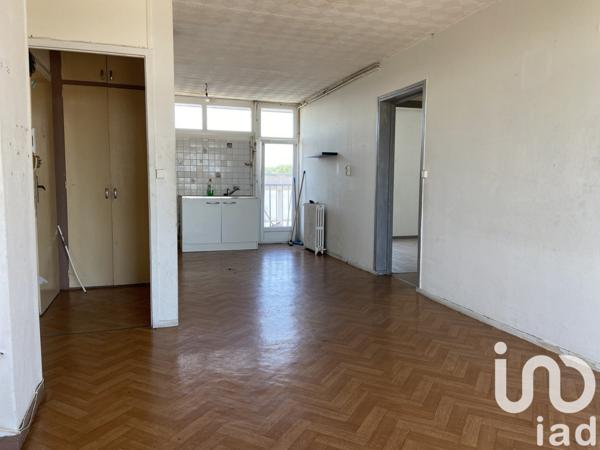 Appartement 4 pièces de 65 m² à Saint-Jean-de-la-Ruelle (45140)