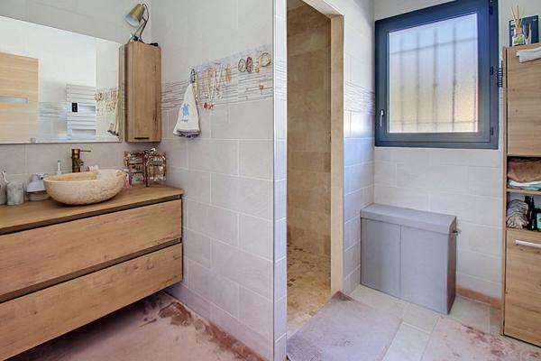 A VENDRE à VIDAUBAN ? Maison récente, 6 chambres, au calme - Garage