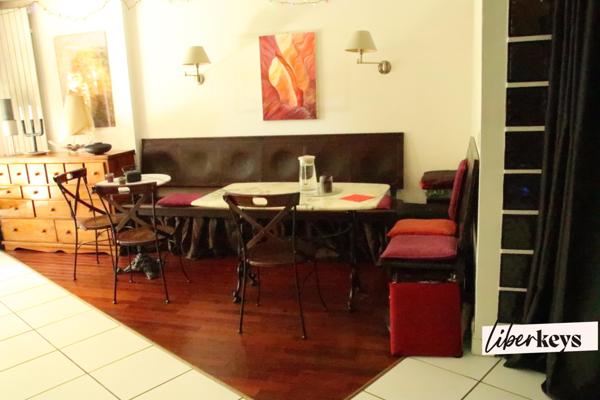 Un appartement duplex en RDC / 1er étage de 4 pièces de 106 m² avec Terrasses/balcons - M° Crimée - Paris 19ème