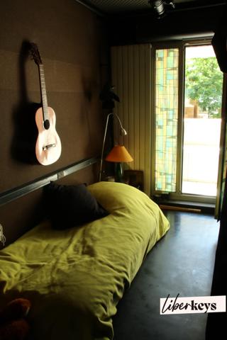 Un appartement duplex en RDC / 1er étage de 4 pièces de 106 m² avec Terrasses/balcons - M° Crimée - Paris 19ème