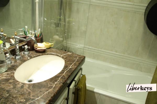 Un appartement duplex en RDC / 1er étage de 4 pièces de 106 m² avec Terrasses/balcons - M° Crimée - Paris 19ème