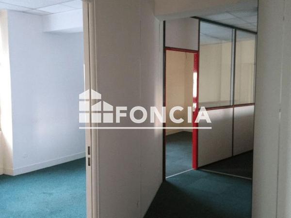 Location Local commercial 5 pièces 106.1 m² - 1-3 PLACE GALLIENI Melun 77000