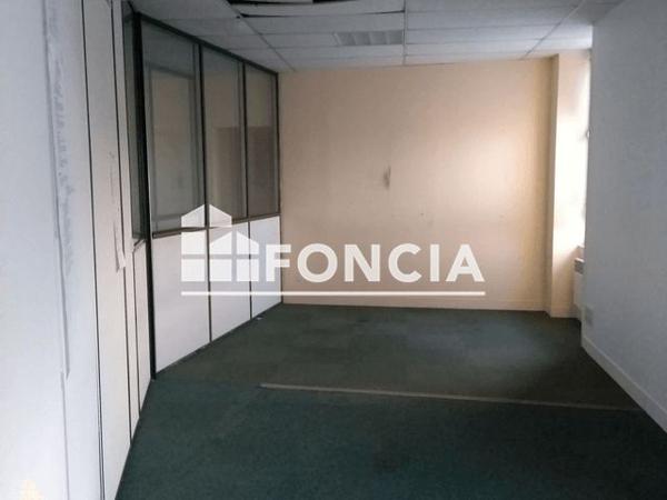 Location Local commercial 5 pièces 106.1 m² - 1-3 PLACE GALLIENI Melun 77000