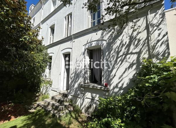 Maison
         6 pièces
        - 180 m² Bien prestige 580 000 € *