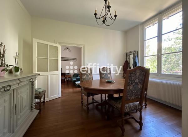 Maison
         6 pièces
        - 180 m² Bien prestige 580 000 € *