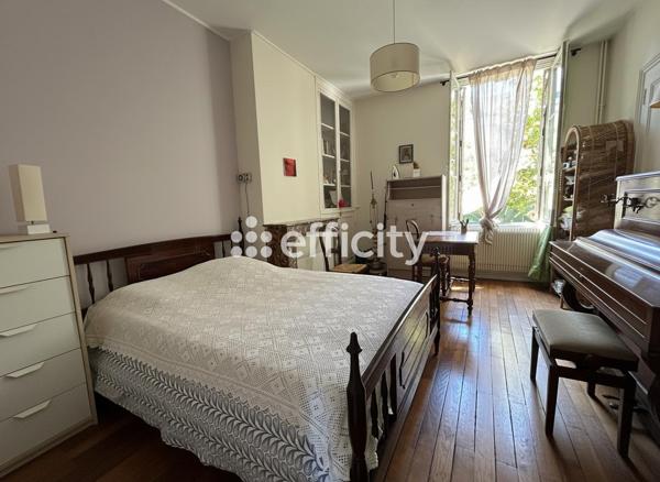 Maison
         6 pièces
        - 180 m² Bien prestige 580 000 € *