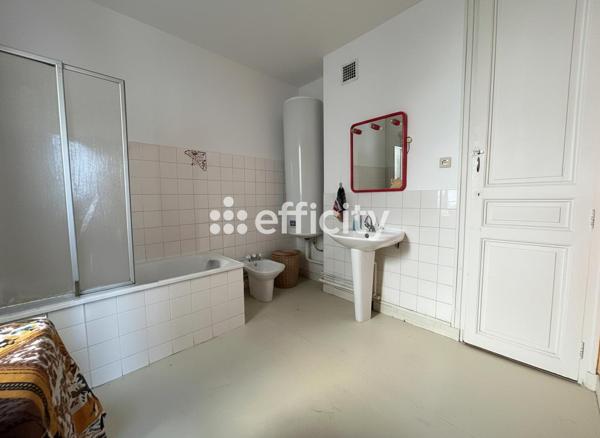 Maison
         6 pièces
        - 180 m² Bien prestige 580 000 € *