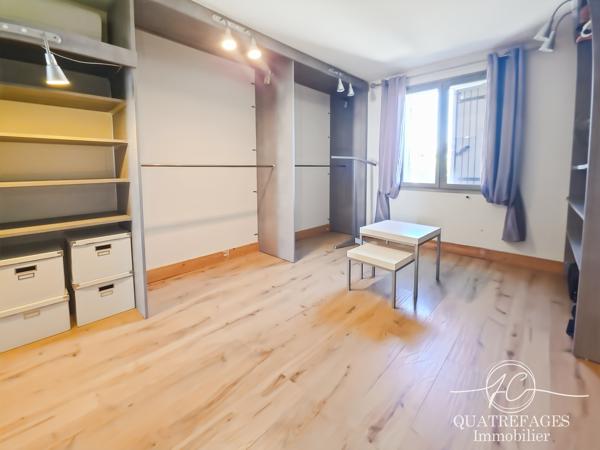 Villa dans un parc arboré exceptionnel avec piscine couverte.