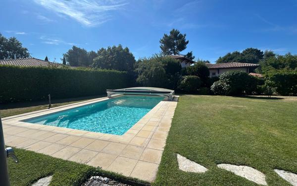 Maison à vendre    9 pièces • 225 m2 Gujan-Mestras